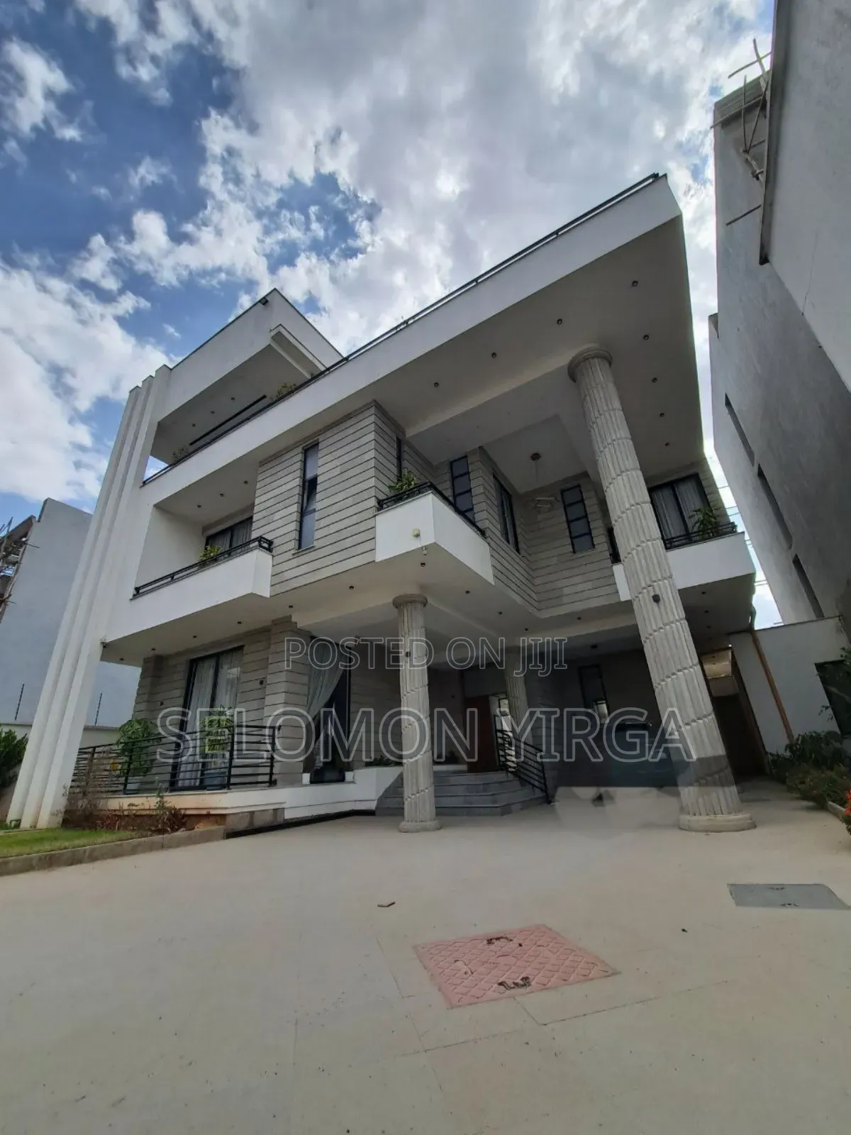 8bdrm House in Location, Akaky Kaliti for sale