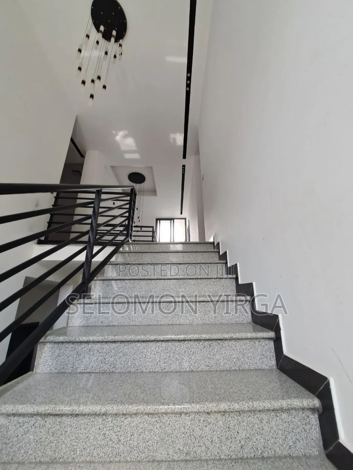 8bdrm House in Location, Akaky Kaliti for sale