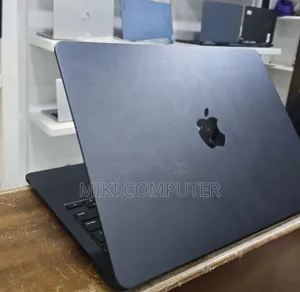 New Laptop Apple MacBook Air 2022 M2 8GB Intel SSD 256GB