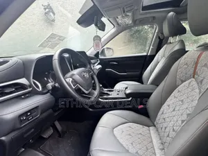 New Toyota Highlander Hybrid 2024 Silver