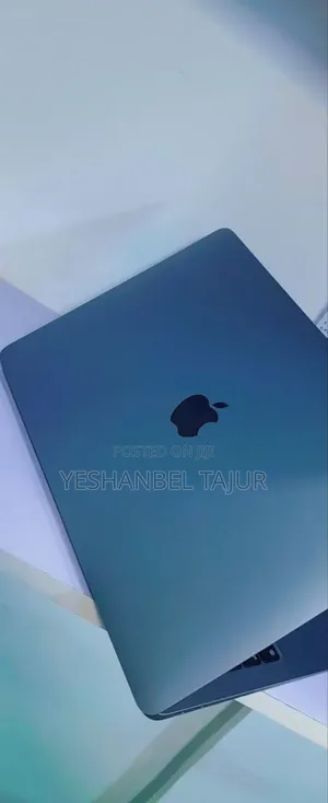 New Laptop Apple MacBook Pro M1 8GB Intel Core I7 SSD 256GB