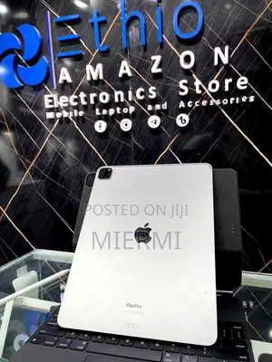 Apple iPad Pro (2022) 128 GB Gray