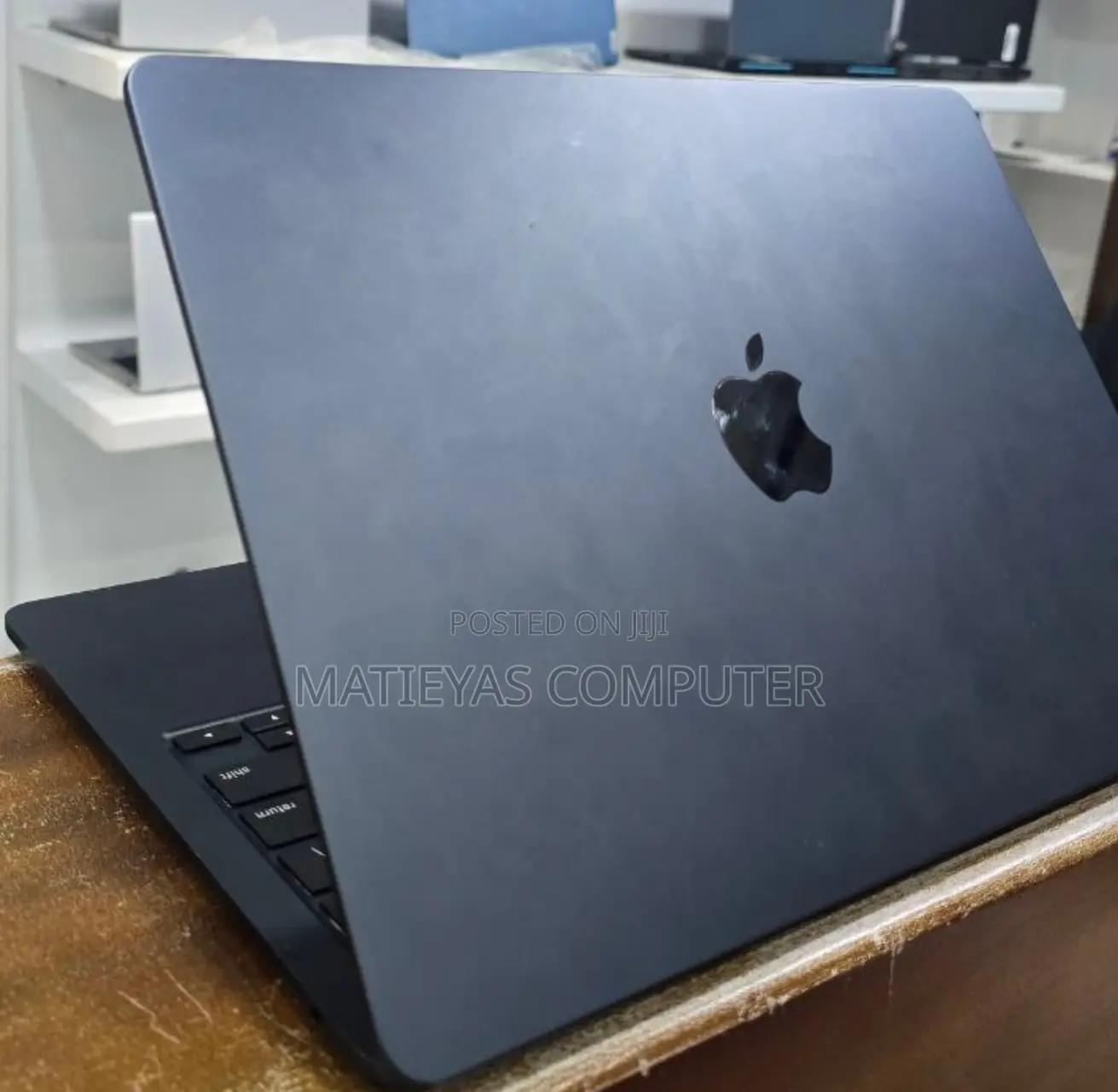 New Laptop Apple MacBook Air 2022 M2 8GB Apple M2 SSD 256GB