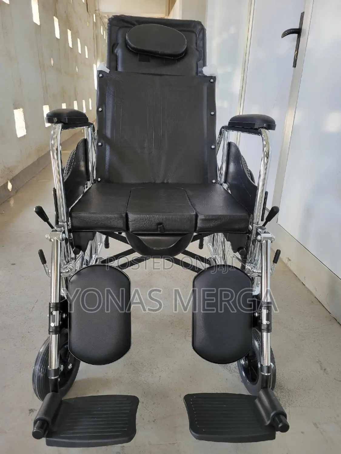 Toilet Wheelchair//Wilcher~W/Removable Headrest Manual Air