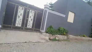 5bdrm Villa in Kotebe, Old Villa, Yeka for sale
