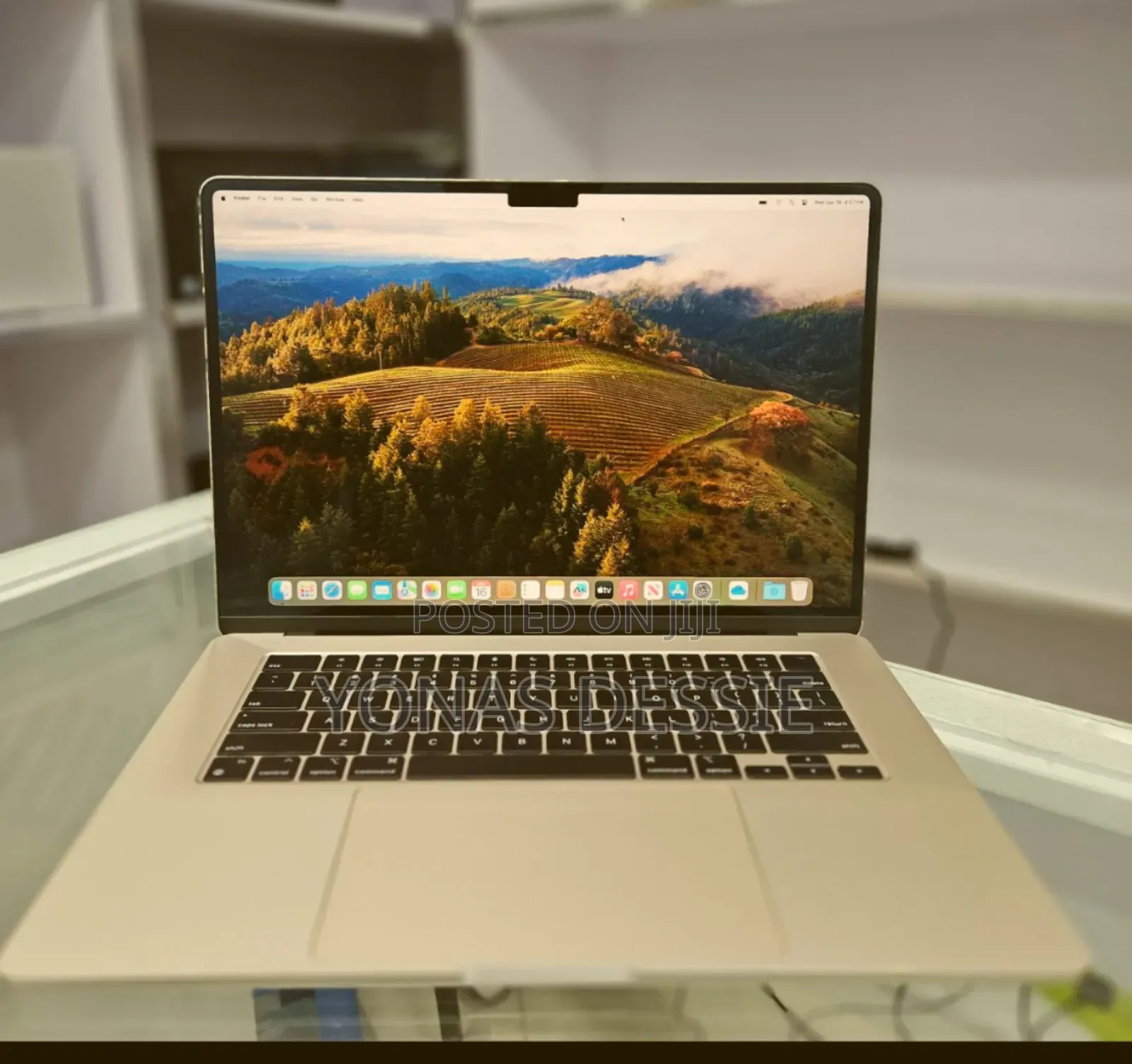 New Laptop Apple MacBook Air 2024 M3 8GB Apple M3 SSD 256GB