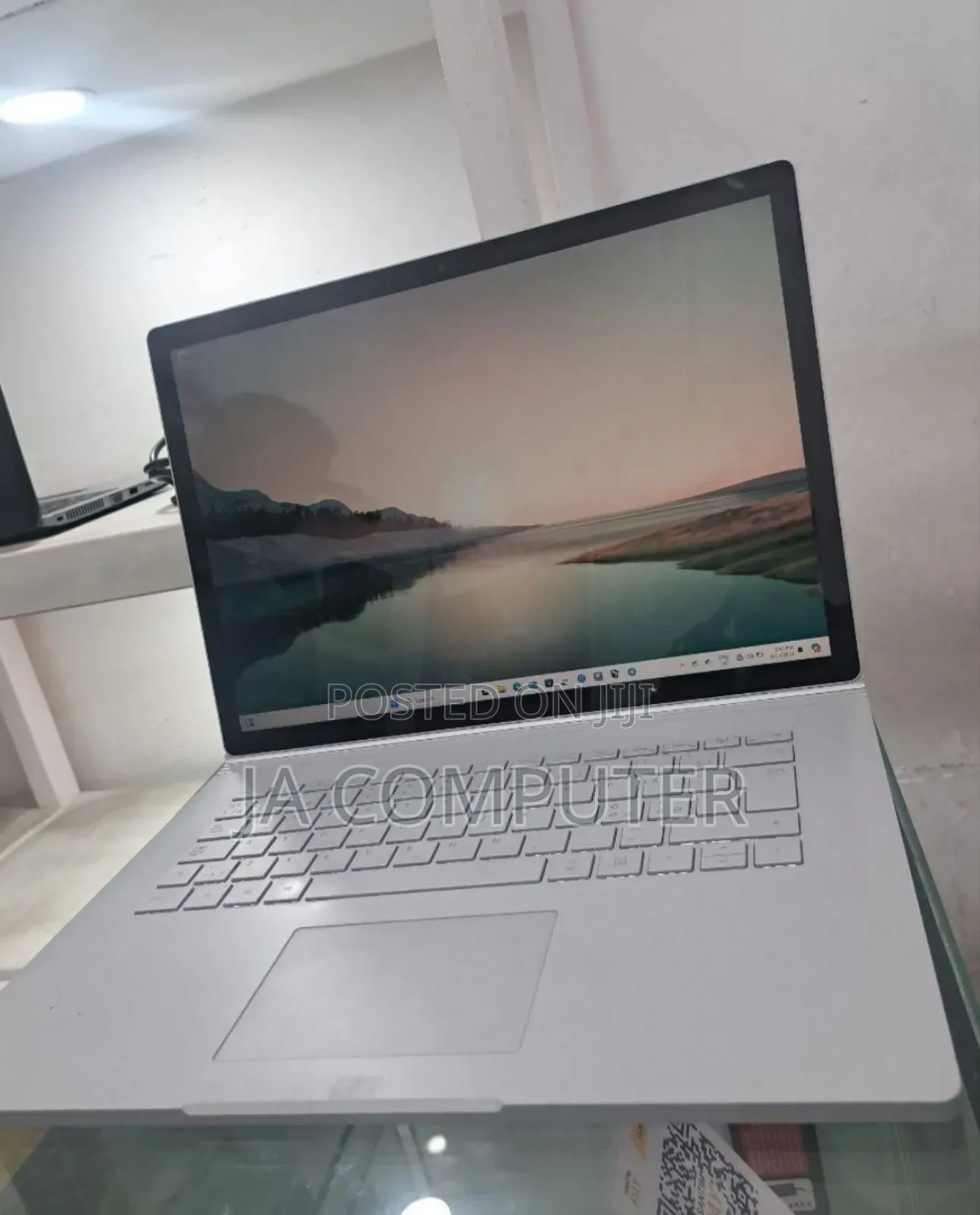 New Laptop Microsoft Surface Book 2 16GB Intel Core I7 SSD 256GB