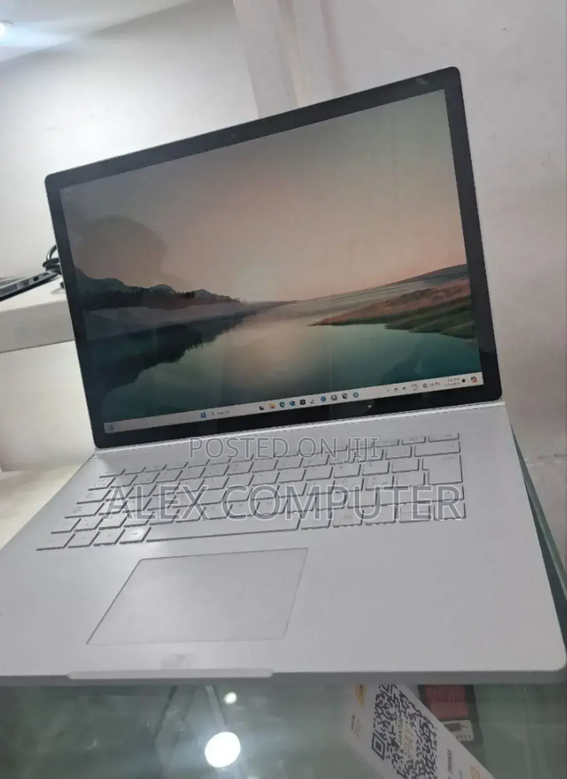 New Laptop Microsoft Surface Book 2 16GB Intel Core I7 SSD 256GB
