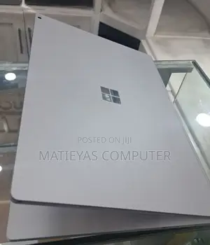 New Laptop Microsoft Surface Book 2 16GB Intel Core I7 SSD 256GB