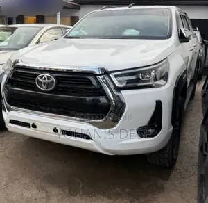 Toyota Hilux 2022 White