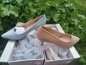 Élégante High Heel Shoes