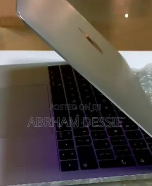New Laptop Apple MacBook Pro 2017 16GB Intel Core I5 SSD 256GB