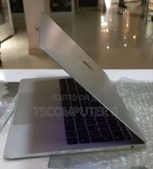 New Laptop Apple MacBook Pro 2017 8GB Intel Core I5 SSD 256GB
