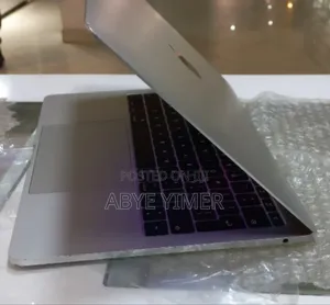 New Laptop Apple MacBook Pro 2017 8GB Intel Core I5 SSD 256GB