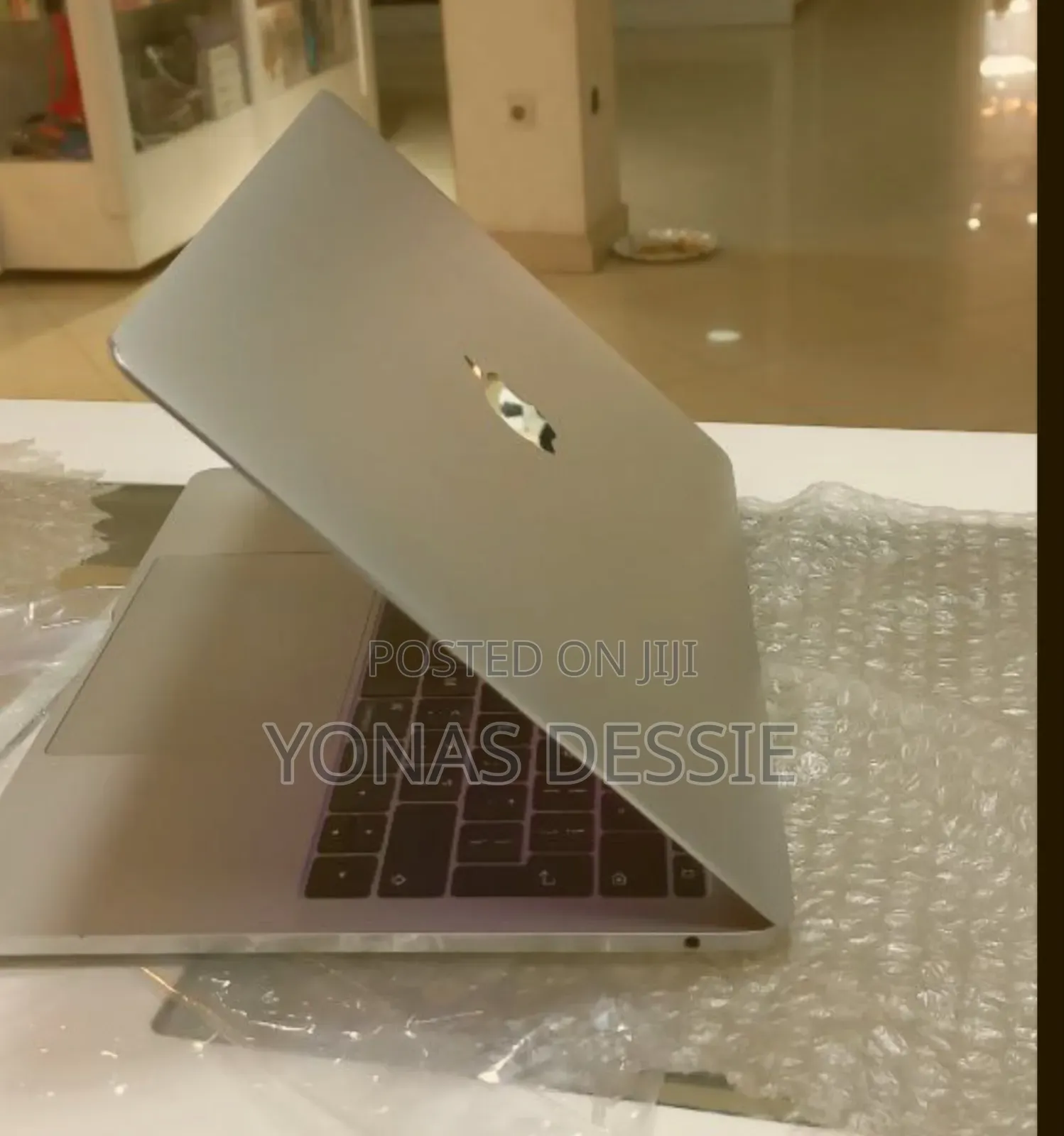 New Laptop Apple MacBook Pro 2017 8GB Intel Core i5 SSD 256GB