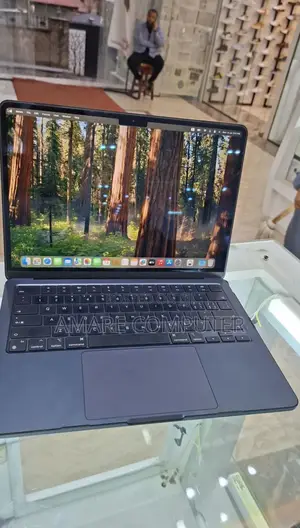 New Laptop Apple MacBook Air 2022 M2 8GB Apple M2 SSD 256GB