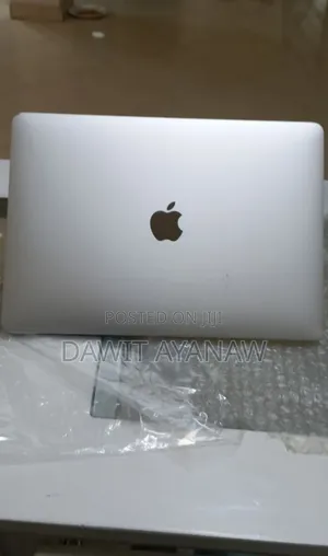 New Laptop Apple MacBook Pro 2017 8GB Intel Core I5 SSD 256GB
