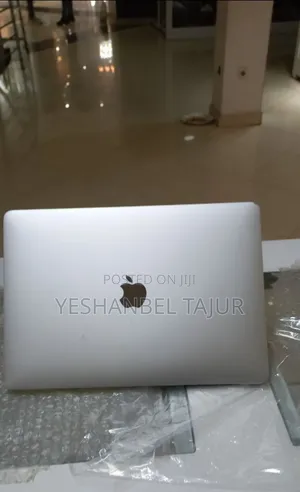 New Laptop Apple MacBook Pro 2017 8GB Intel Core I5 SSD 256GB