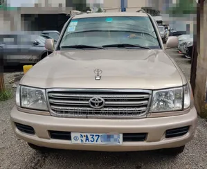 Toyota Land Cruiser 2005 Gold