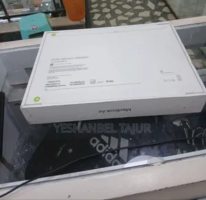 New Laptop Apple MacBook Air 2022 M2 16GB Intel Core I9 SSD 512GB