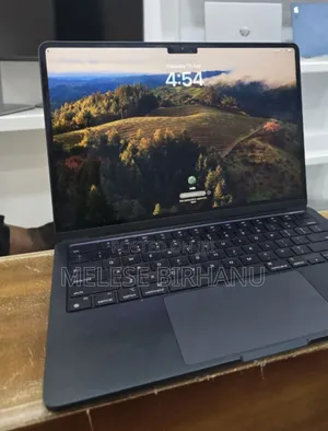New Laptop Apple MacBook Air 2022 M2 8GB Apple M2 SSD 256GB