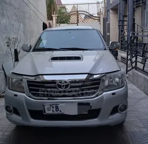 Toyota Hilux 2012 Gold