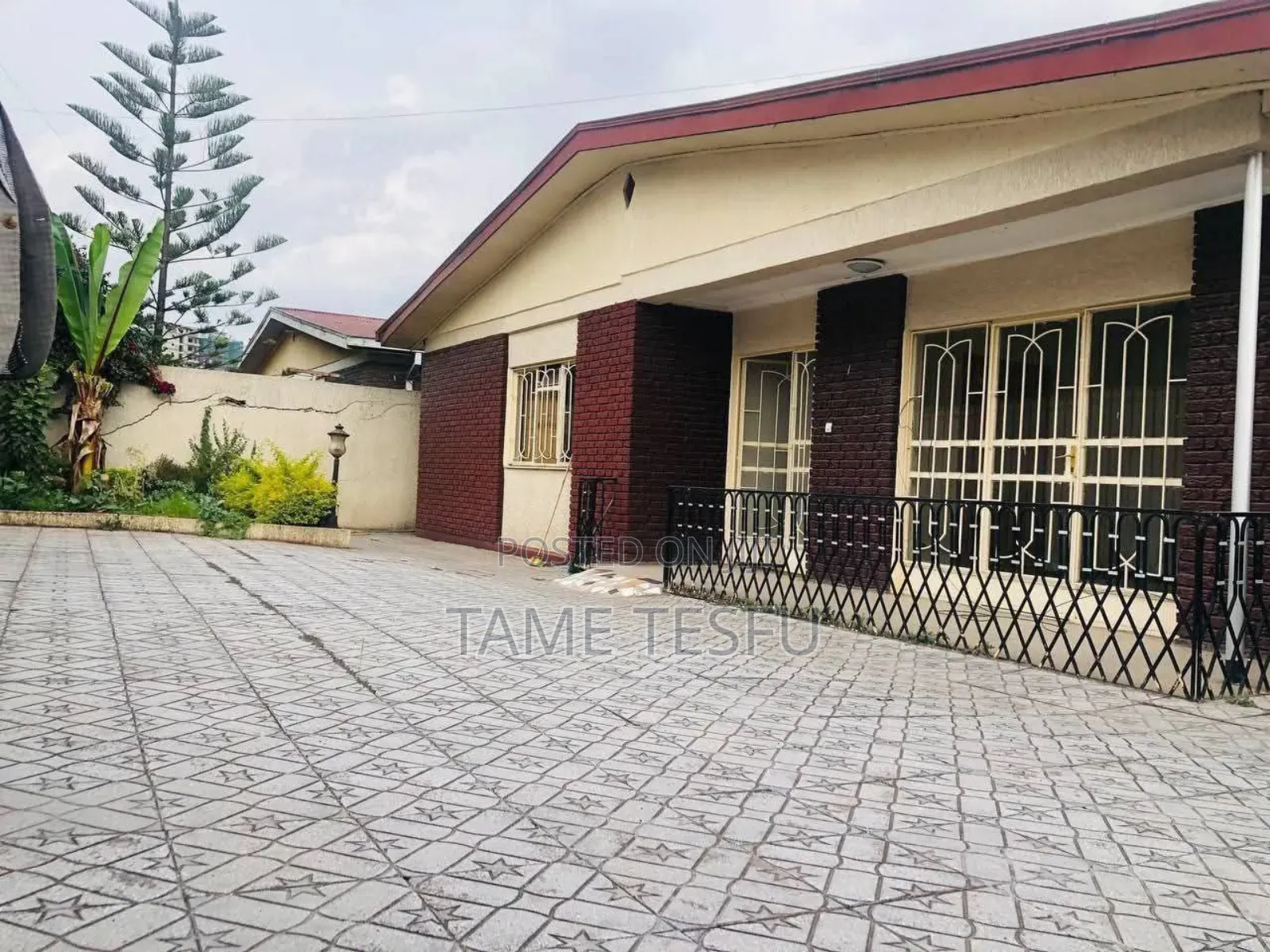 Furnished 4bdrm Villa in Hayat Compound, Bole for sale