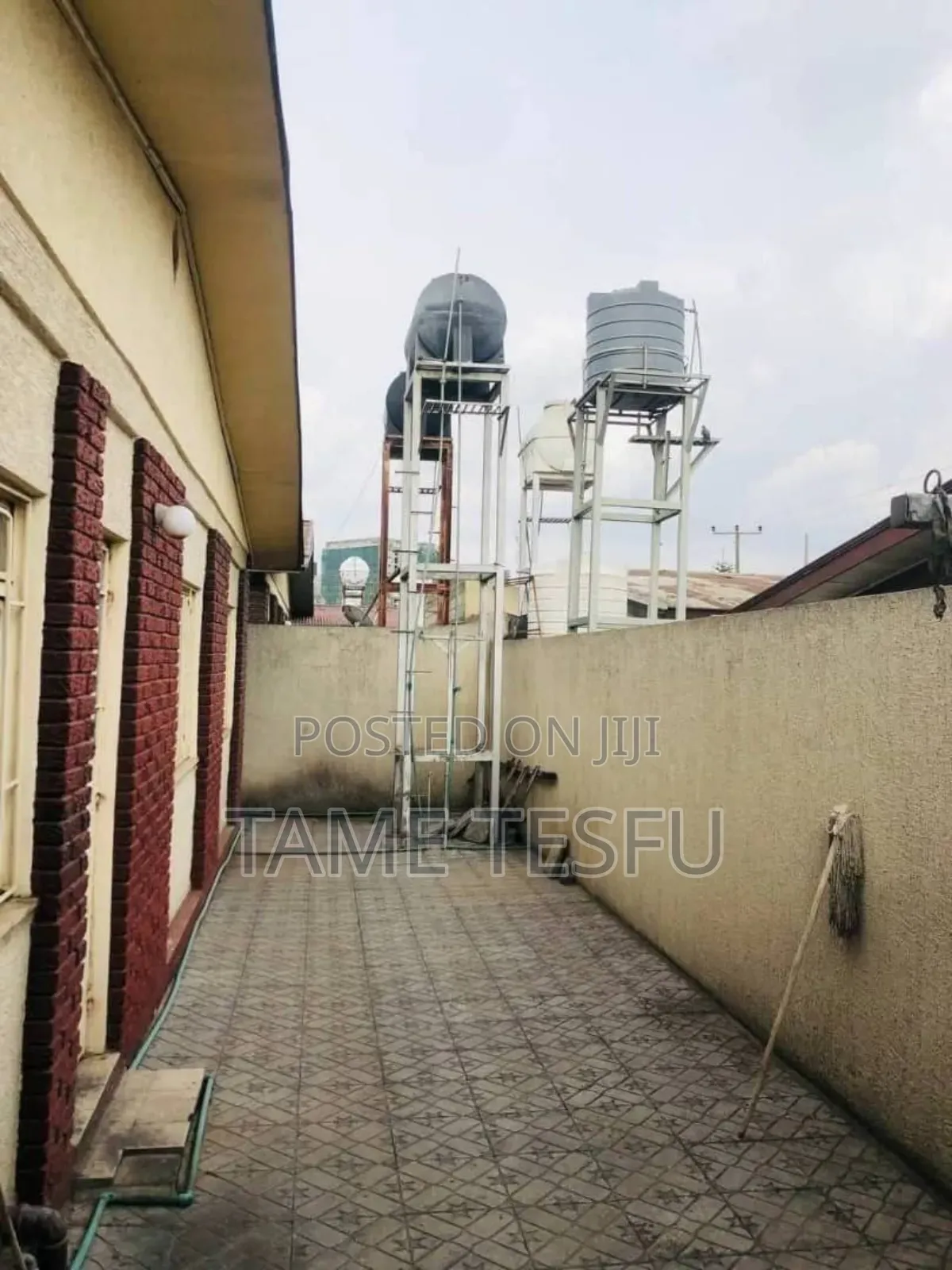 Furnished 4bdrm Villa in Hayat Compound, Bole for sale