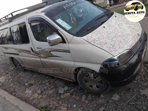 Toyota HiAce 2001 White