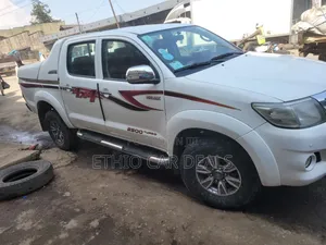 Toyota Hilux 2014 White
