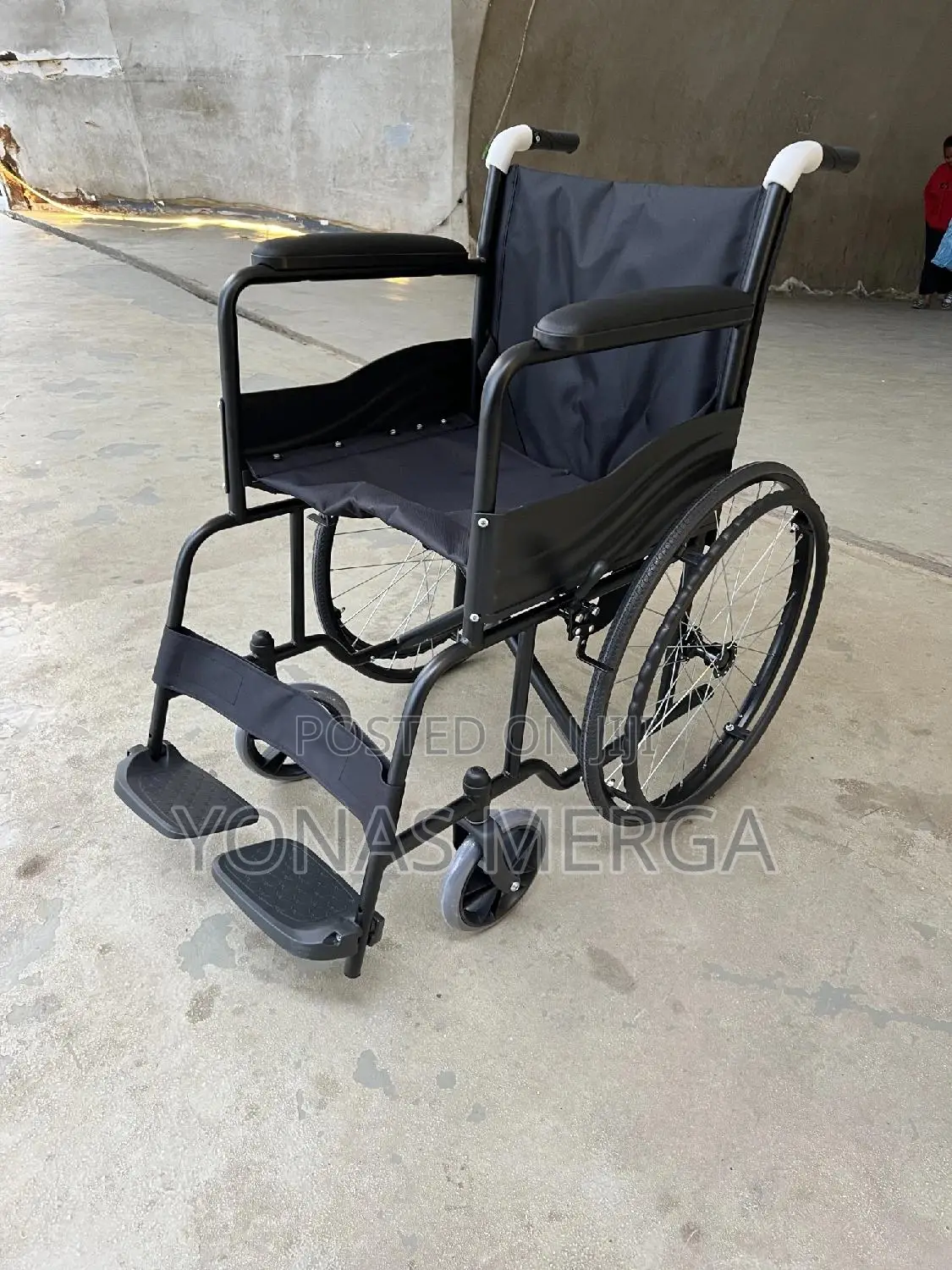 Wheelchair+Wheelchair/Storage,And Parking Brakes for Safety.