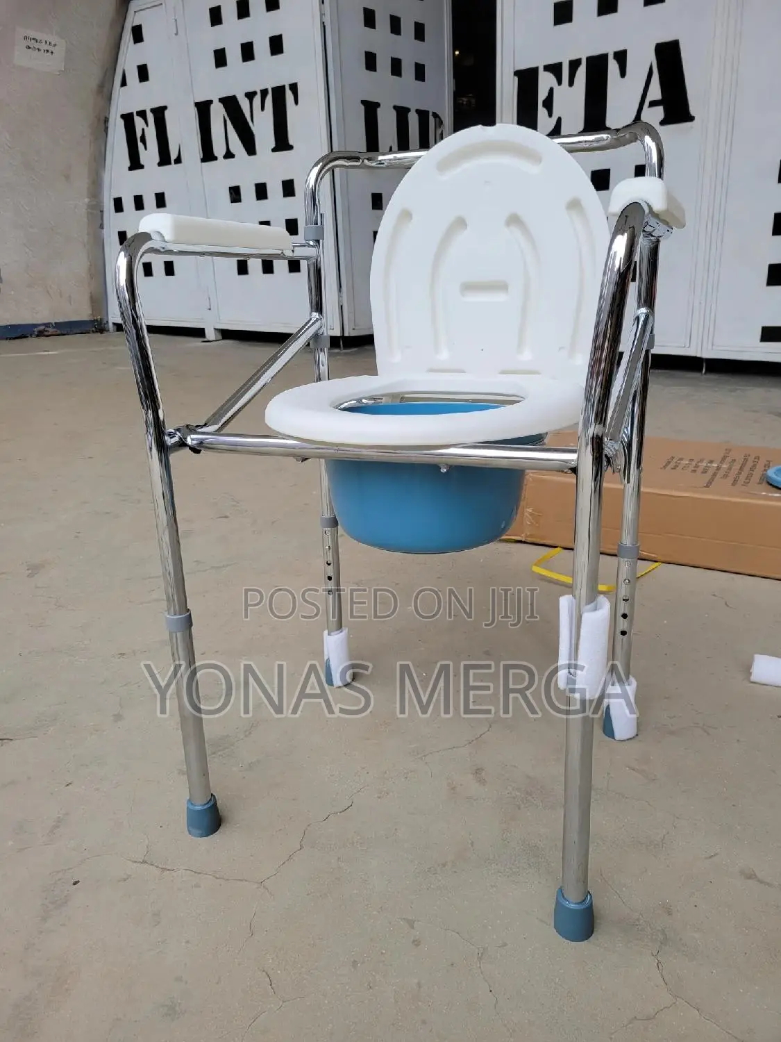 Toilet Chair//Pot\\Comfortably While Defecating or Urinating