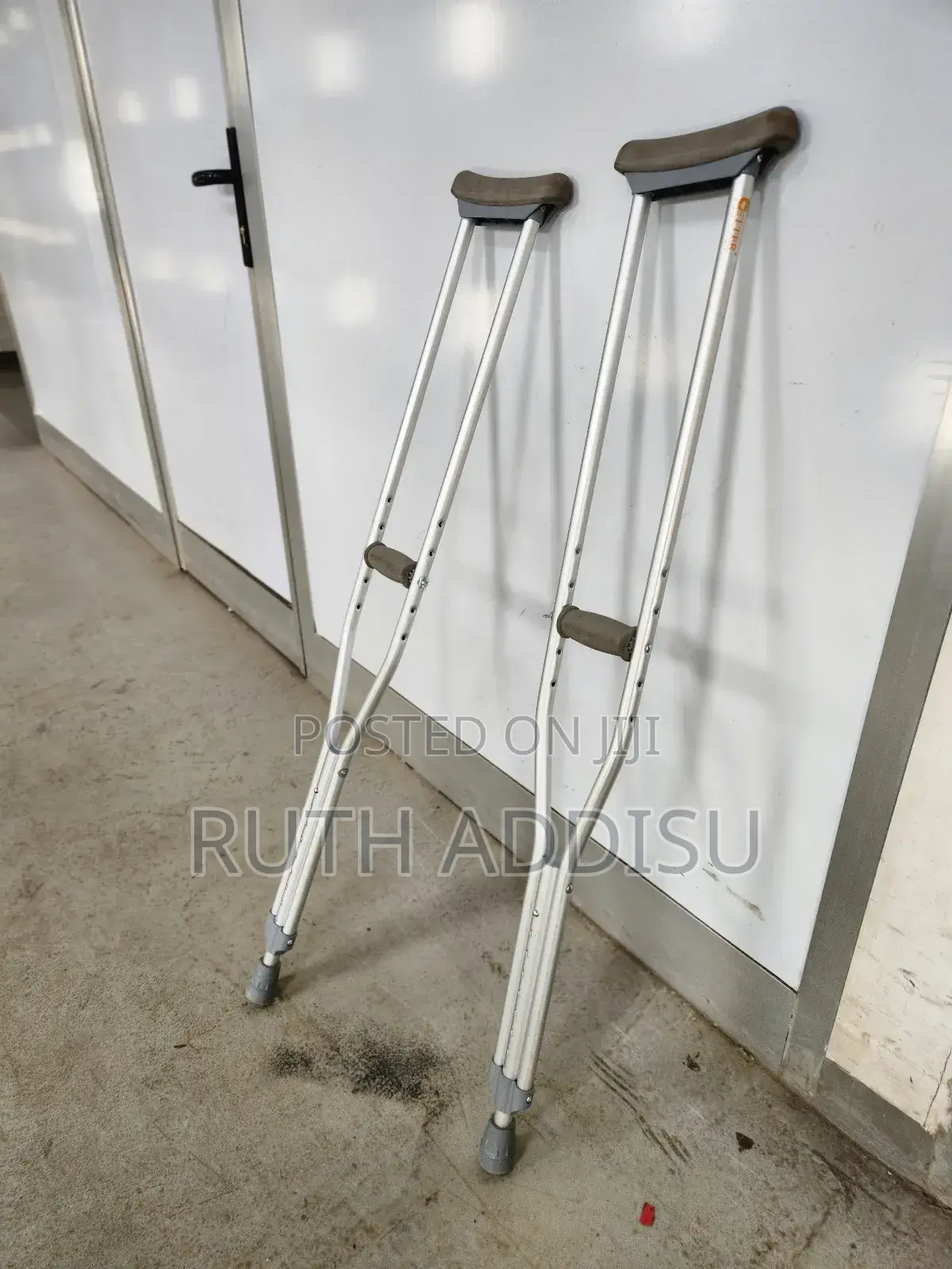 Crutches盎司axillary Bilateral Crutches型錄crutches死刑crutches