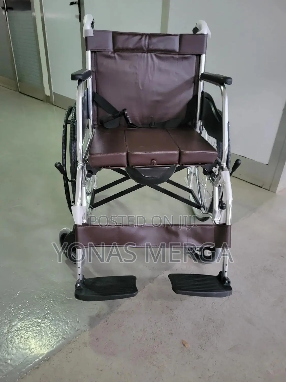 Toilet Wheelchairم删padded Seating,And Footrests ••Wheelchair