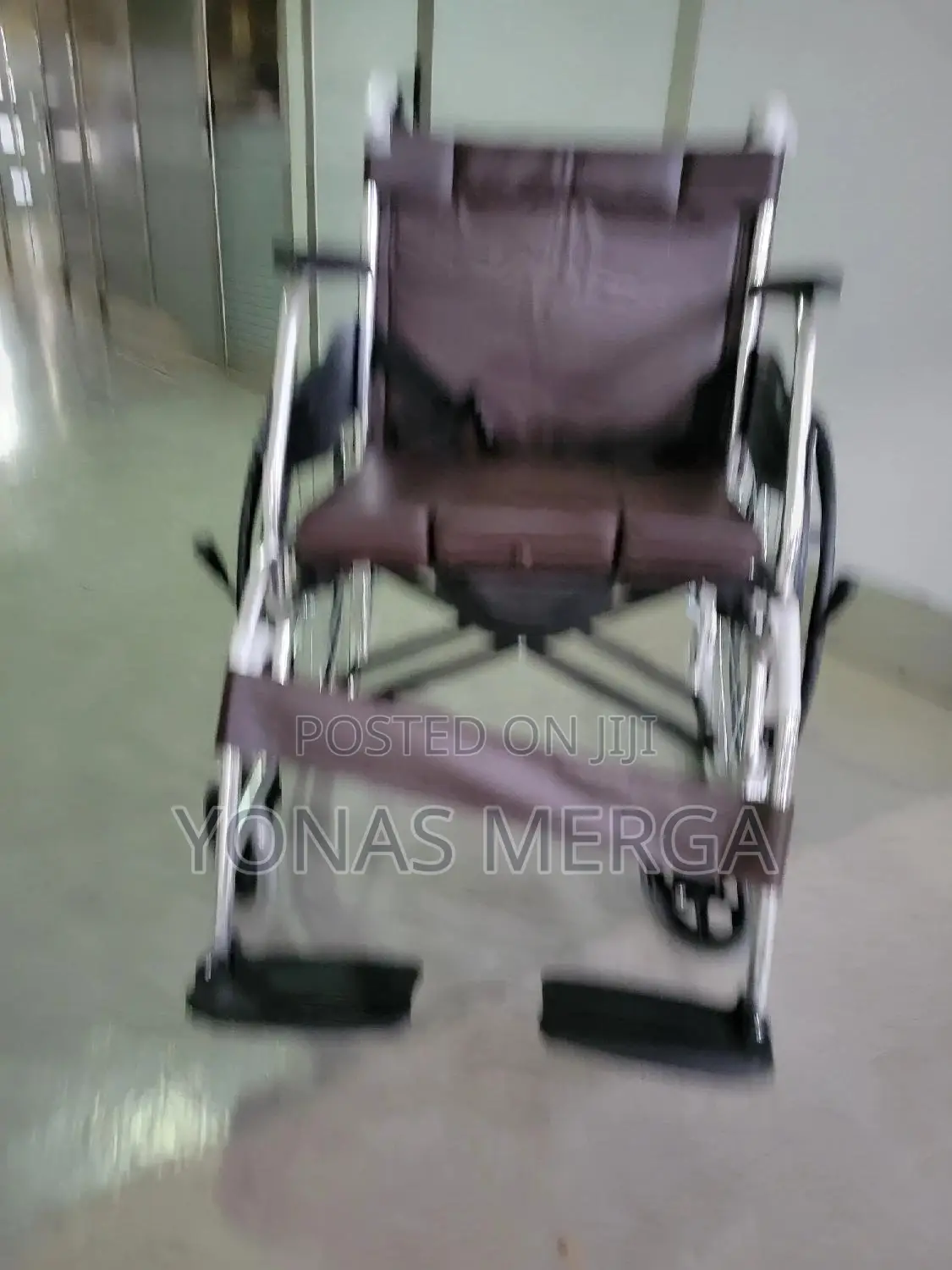 Toilet Wheelchairم删padded Seating,And Footrests ••Wheelchair