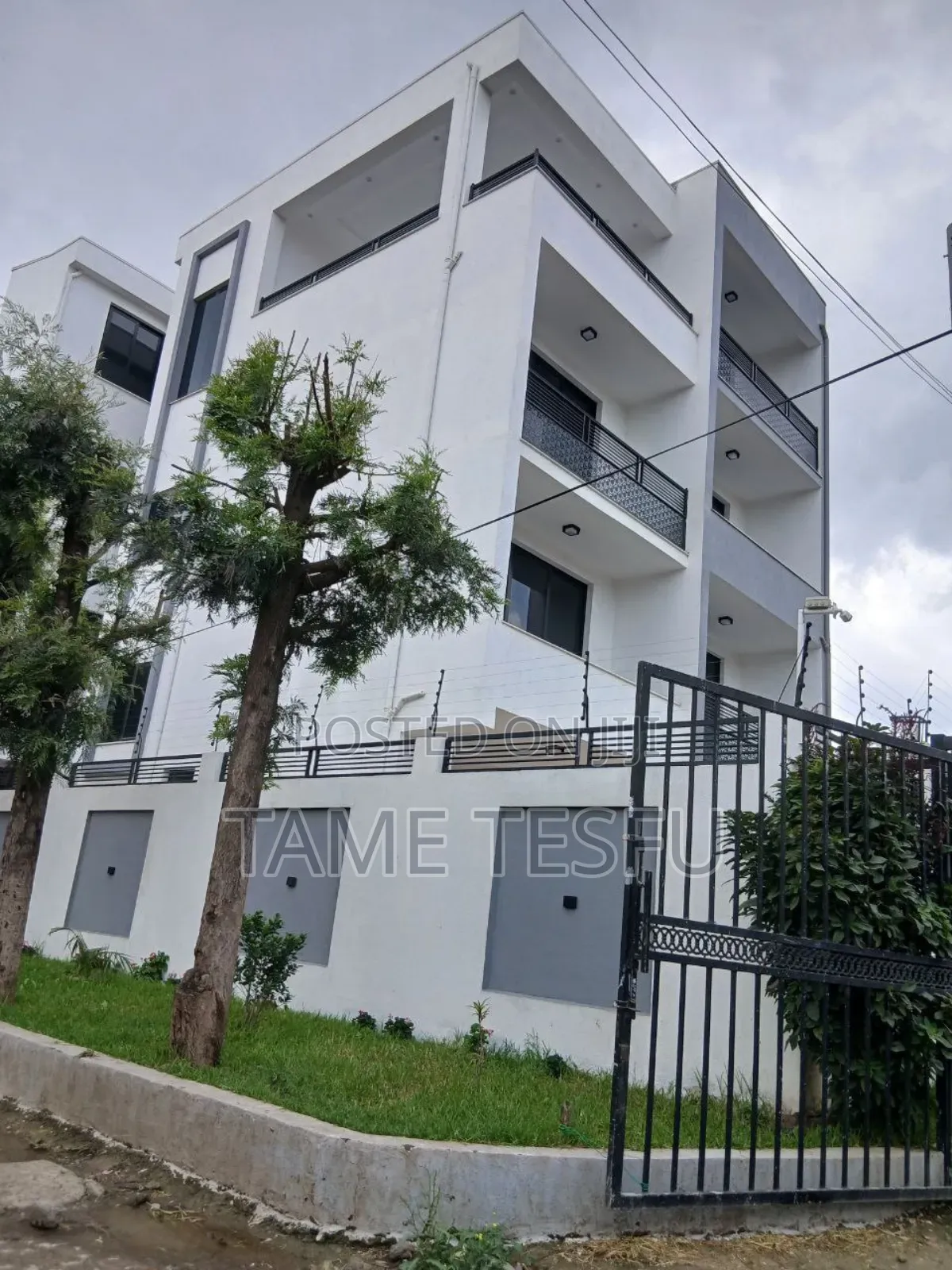 Furnished 10bdrm House in Washington Compound, Bole for sale