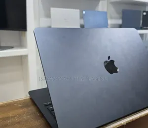 New Laptop Apple MacBook Air 2022 M2 8GB SSD 256GB