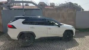 Toyota RAV4 2021 White