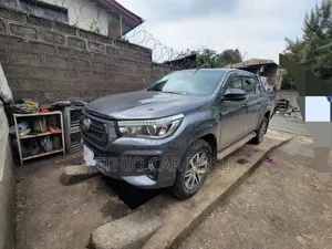 Toyota Hilux 2020 Gray