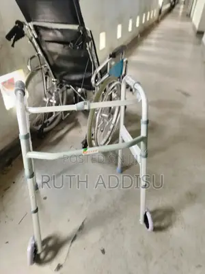 Foldable Walker鴦了አልሙኒየም ወከር የሚታጠፍ Walker Medical Walker New
