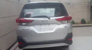 Toyota Rush 2022 Silver