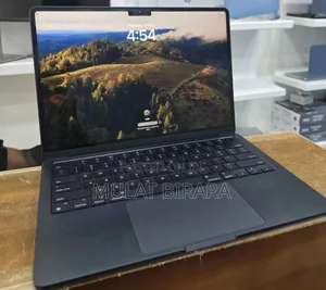 New Laptop Apple MacBook Air 2022 M2 8GB Apple M2 SSD 256GB