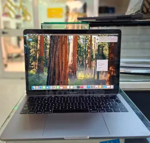 New Laptop Apple MacBook Pro 2019 8GB Intel Core I5 SSD 256GB