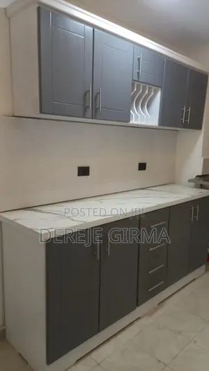 2ሜትር Kitchen Cabinet ከነተሰቃዩ