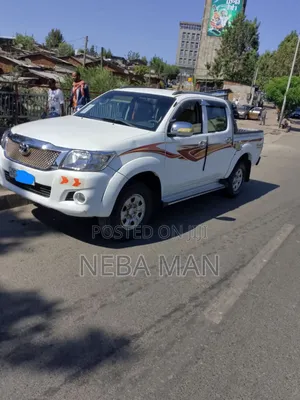Toyota Hilux 2010 White
