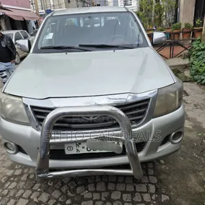 Toyota Hilux 2.5 D-4D SRX 2012 Silver