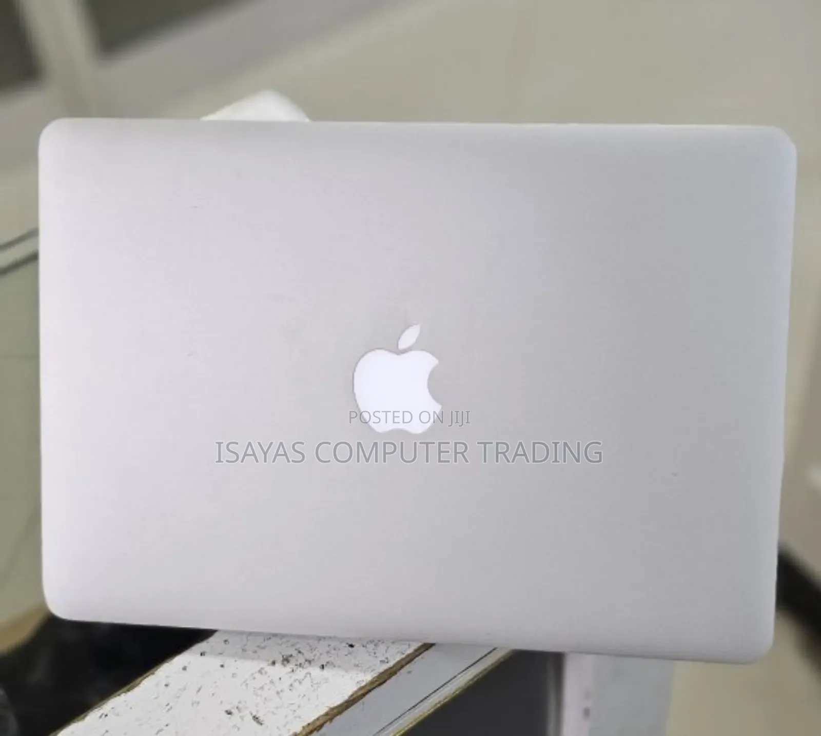 New Laptop Apple MacBook 2015 8GB Intel Core I5 SSD 256GB