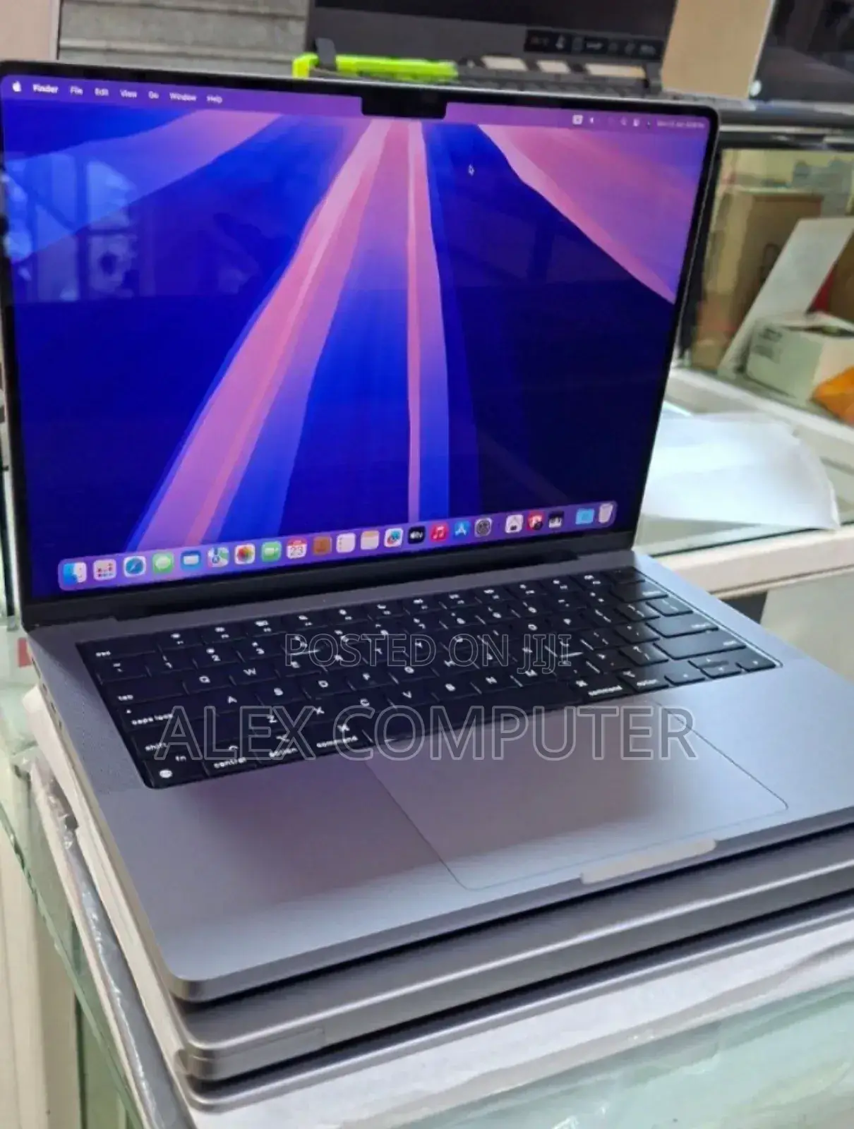 New Laptop Apple MacBook Pro 2021 M1 16GB Apple M1 Pro SSD 512GB