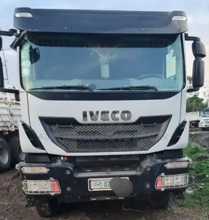 Iveco ባላቶኒ ከነተሳቢው •2017 •87 ሽ ታርጋ