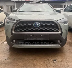 Toyota Corolla Cross Hybrid 2023 Green